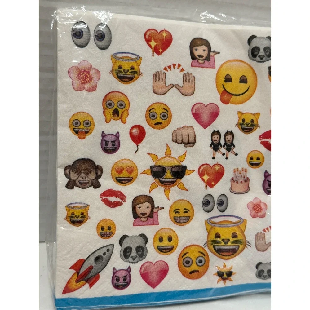 Unique Emoji The Iconic Brand Party Supplies Set 8ct Plates 16ct Napkins NEW